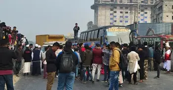 ওসমান হাদি হত্যার বিচারের দাবিতে রাজশাহীতে মহাসড়ক অবরোধ