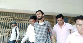 পরীক্ষার হল থেকে ইবি ছাত্রলীগ কর্মীকে আটক করে থানায় সোপর্দ