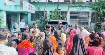 প্রশাসনের লোকের কাছে সন্তানের পরীক্ষায় রাজি না অভিভাবকরা