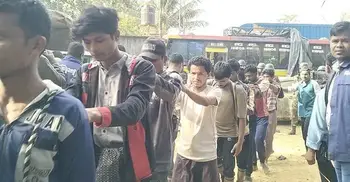 রাখাইন থেকে পালিয়ে আসা ৫৩ রোহিঙ্গা আটক