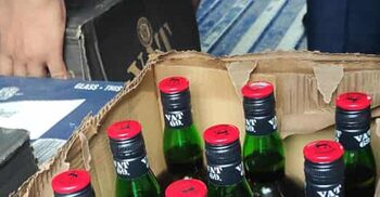 গুলশানে বিপুল পরিমাণ বিদেশি মদ জব্দ