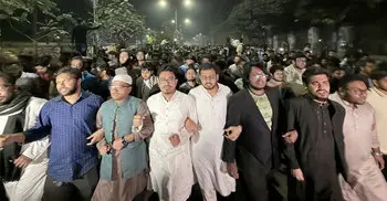শেরপুরে জামায়াত নেতা হত্যার ঘটনায় মধ্যরাতে ঢাবিতে বিক্ষোভ