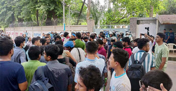 Students begin assembling at DU VC House