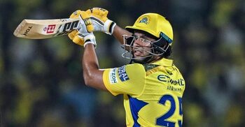 Chennai Super Kings beat Royal Challengers Bangalore in IPL opener