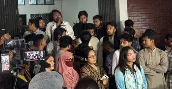 ঢাবির ২ হলের নাম পরিবর্তনের দাবিতে উপাচার্যের কার্যালয় ঘেরাও