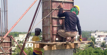 মে দিবসের বিষয়ে জানেন না শ্রমিকরা