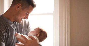 বাবা হওয়ার প্রস্তুতি নিচ্ছেন পুরুষরা, বদলাচ্ছে পুরোনো ধারণা