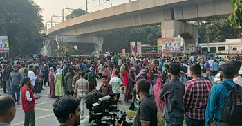 শিক্ষাভবন মোড়ে শিক্ষার্থীদের অবস্থান, যানচলাচল বন্ধ