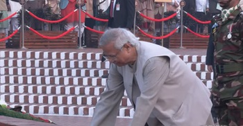 জাতীয় স্মৃতিসৌধে প্রধান উপদেষ্টার শ্রদ্ধা নিবেদন