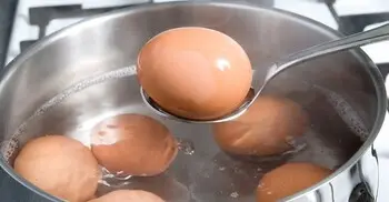যেভাবে ডিম সিদ্ধ করলে ভাঙবে না