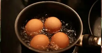 ডিম সেদ্ধ করার পর পানি ফেলে না দিয়ে কাজে লাগান