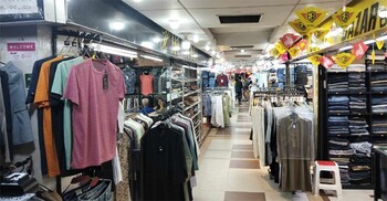 ক্রেতাশূন্য মার্কেটে বৃষ্টির বাগড়া