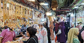 ঈদে পোশাক-কসমেটিক্স-জুতা বিক্রিতে প্রবৃদ্ধি, মোবাইল বিক্রিতে খরা