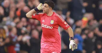 ‘বড় বাচ্চা’ মার্টিনেজ নৈপুণ্যে শেষ আটে অ্যাস্টন ভিলা