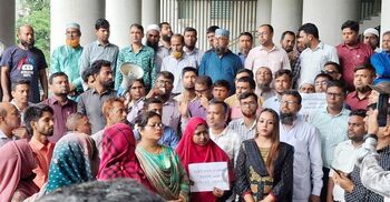 Govt employees continue protest at Secretariat