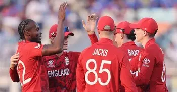 ভয় ধরিয়ে দিয়েছিল ইতালি, স্বস্তির জয়ে সুপার এইটে ইংল্যান্ড