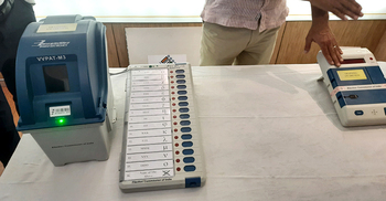 যে কারণে ইভিএমে আস্থা ভারতের মানুষের
