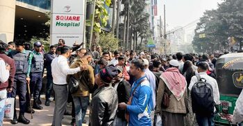 Expatriates block road in Panthapath due to vaccine shortage