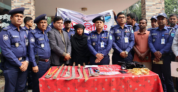 মানিকগঞ্জে প্রবাসীর বাড়িতে ডাকাতি, গ্রেফতার ১০