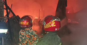 ফরিদপুরে আগুনে পুড়ে ছাই ৫ দোকান