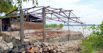 মধুমতির পেটে আশ্রয়ণের ১০০ ঘর