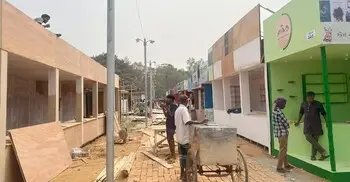 কাল শুরু বইমেলা, স্টল সাজাতে ব্যস্ত কর্মীরা