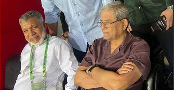মাঠে বসে টাইগারদের জয় উপভোগ করলেন মির্জা ফখরুল