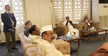 তারেক রহমানকে অভ্যর্থনা জানাতে বিমানবন্দরে বিএনপির শীর্ষ নেতারা