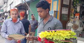 তীব্র গরমে বেড়েছে হাতপাখার কদর