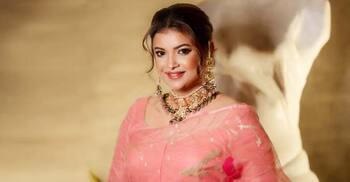 দেশের অবস্থা নিয়ে হতাশায় যা বললেন শবনম ফারিয়া