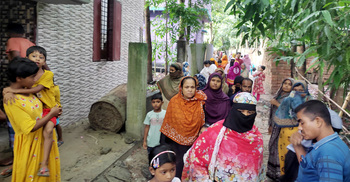 রাইসার জন্য আইসক্রিম আনতে গিয়ে বেঁচে যায় বড় বোন সিনথিয়া
