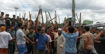 বিক্ষোভ থেকে সড়ক অবরোধ, ঢাকার সঙ্গে ২১ জেলার যান চলাচল বন্ধ