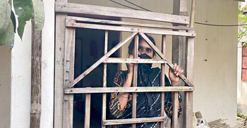 ফরিদপুরে ঈদের আনন্দ নেই আশ্রয়ণ প্রকল্পের বাসিন্দাদের