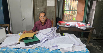 ঘুষ ছাড়া ফাইল নড়ে না ভূমি অফিসে