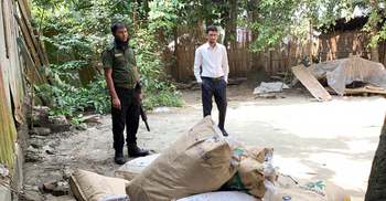 ফরিদপুরে ১৪ বস্তা পলিথিন জব্দ, জরিমানা