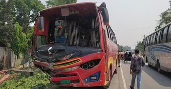 ফরিদপুরে সড়ক দুর্ঘটনার বিষয়ে যা জানালেন প্রত্যক্ষদর্শীরা