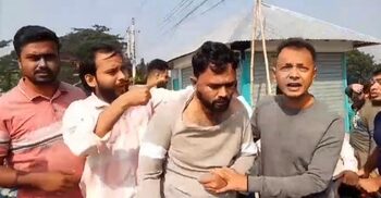 আ’লীগের চেয়ারম্যানসহ তিনজনকে পুলিশে দিলো বিএনপি নেতাকর্মীরা