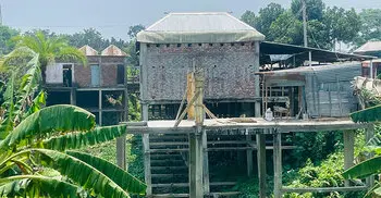 ফরিদপুরে খাল দখল করে দোকান নির্মাণের অভিযোগ