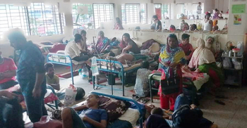 থামছে না ডেঙ্গু আক্রান্ত-মৃত্যু, স্যালাইনের জন্য হাহাকার