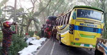 5 killed as two buses collide in Faridpur