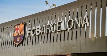 রেকর্ড আয়ে সবাইকে ছাড়িয়ে গেলো বার্সেলোনা