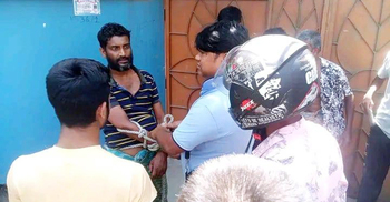 ঝগড়ার সময় বঁটি দিয়ে স্ত্রীর গলা কাটলেন স্বামী