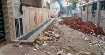 বেশি দামে ইট-বালু কেনার ‘চাপ’, কাজ ফেলে পালিয়েছেন ঠিকাদার