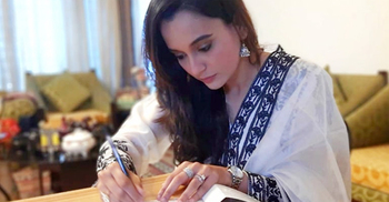 ১ লাখ টাকায় পোড়া শাড়ি কিনলেন সাবিলা নূর