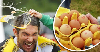 ডিম ছুড়ে প্রতিবাদ-ক্ষোভ প্রকাশ শুরু হয় কবে?