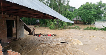 ‘স্বপ্নের ঘর ভেসে গেলো, কিছুই করতে পারলাম না’