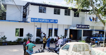 ফেনীতে যৌথবাহিনীর অভিযানে দেশীয় অস্ত্রসহ দুই ছাত্রদল নেতা আটক