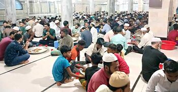 ফেনীর জহিরিয়া মসজিদে মাসব্যাপী ইফতার করেন হাজারো রোজাদার