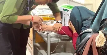আদালতে বিচারকের সামনেই ‘বিষপান’ নারীর, নেওয়া হলো হাসপাতালে