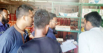 ফেনীতে অতিরিক্ত দামে গ্যাস সিলিন্ডার বিক্রি করায় জরিমানা